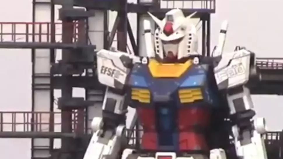 Un robot de 18 metri înălțime, construit în Japonia și inspirat din desenele animate Gundam, a făcut primii pași