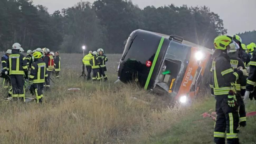 Accident grav pe o autostradă din Germania, 31 de răniți, printre care și români