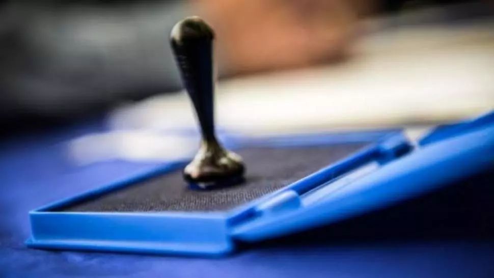 Legea prin care Parlamentul stabileşte data alegerilor parlamentare, şi nu Executivul, AMÂNATĂ din nou de CCR