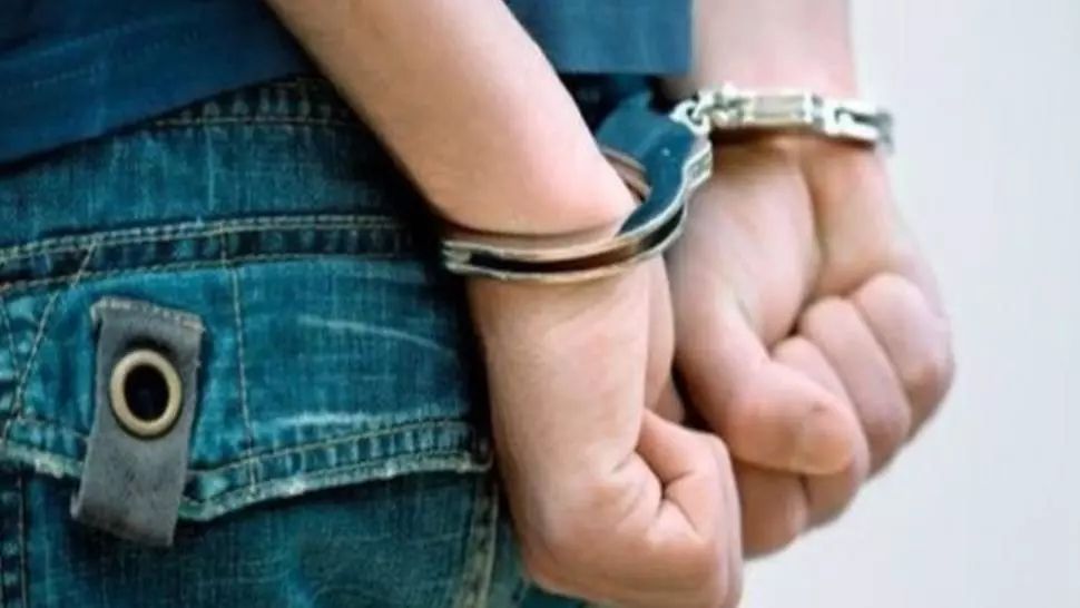  Tânărul care a împuşcat în cap un bărbat, prins de Trupele Speciale. El avea asupra sa un cuțit și s-a opus reținerii