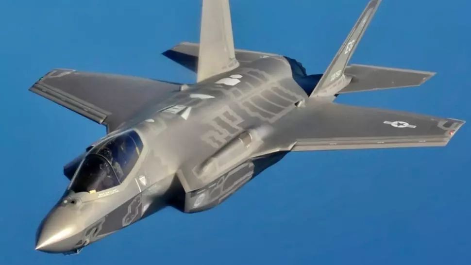 Coliziune între două avioane de vânătoare, în SUA