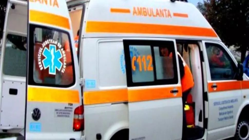 Un bărbat din Ploiești a leşinat în curtea liceului Pedagogic, în timp ce mergea spre secția de votare