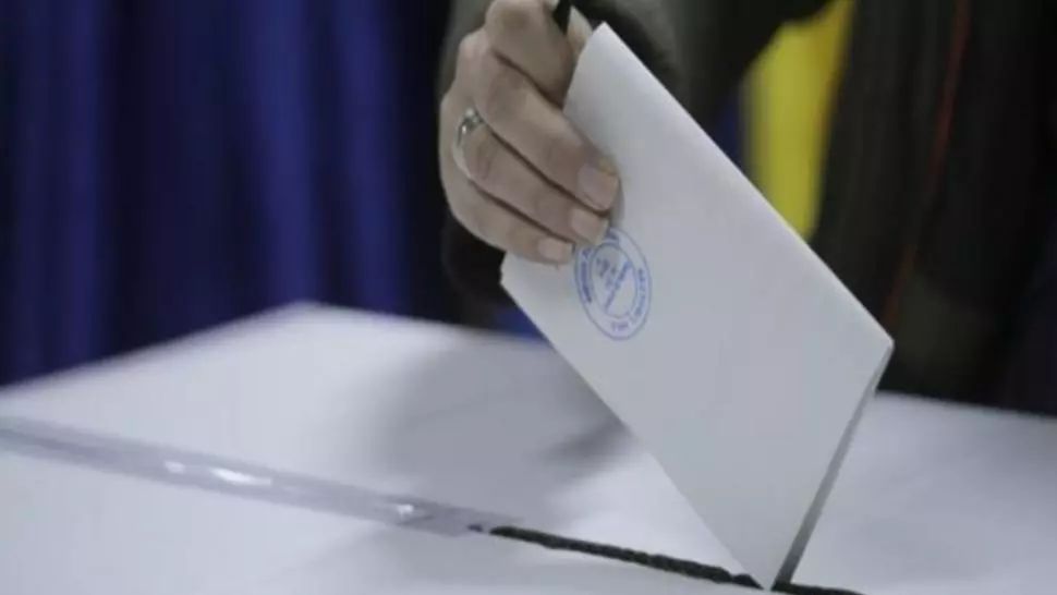 Incidente în localitatea tulceană Babadag: Un alegător a primit opt buletine de vot
