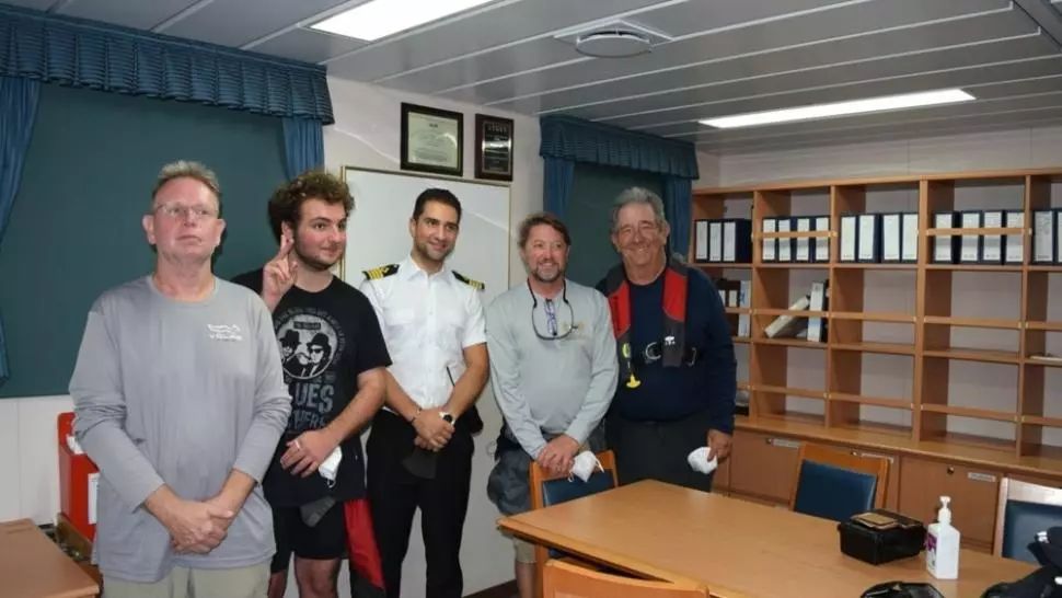 Comandantul de navă român care a salvat 4 marinari în timpul uraganului Sally, DECORAT de președintele Iohannis