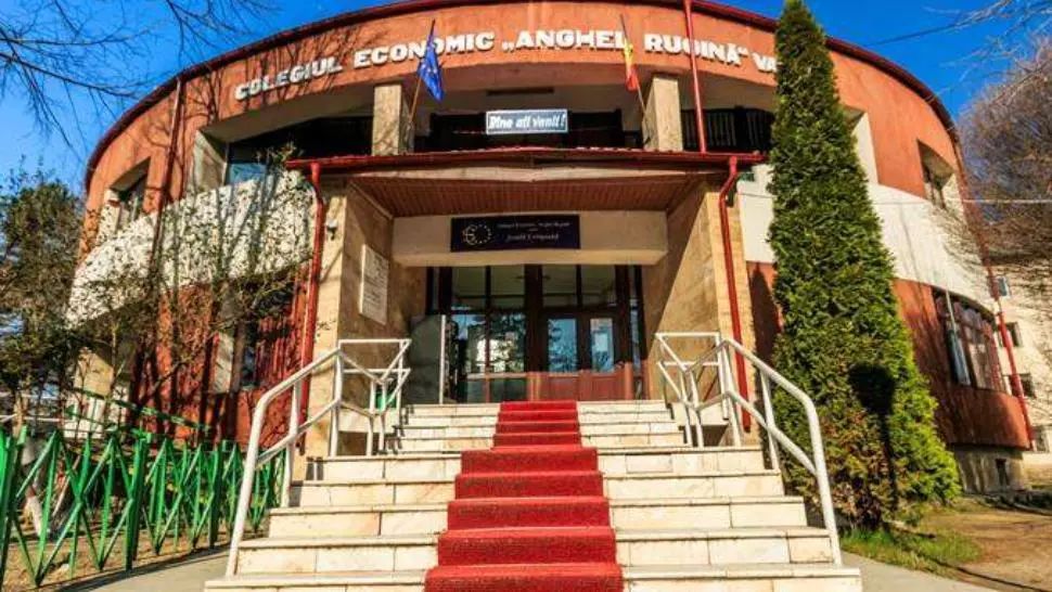 Alertă la colegiul "Anghel Rugină" din Vaslui, o elevă a fost confirmată COVID