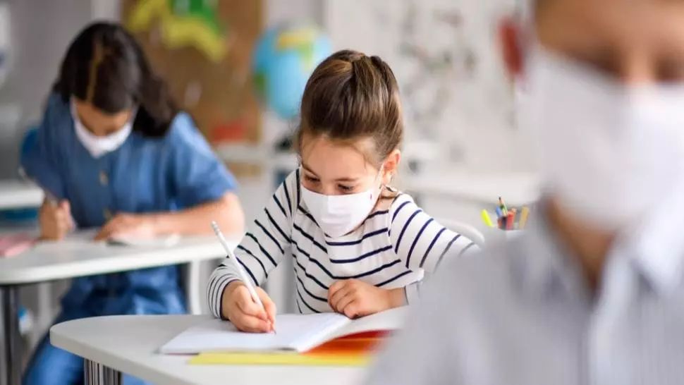 Scenariul ROȘU aplicat în două școli din Constanța, după mai multe îmbolnăviri de COVID-19 de la începerea orelor