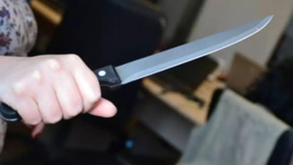  Scene sângeroase la Timișoara: o femeie și-a înjunghiat iubitul în gât și în abdomen. Aceasta ar fi fost în stare de ebrietate