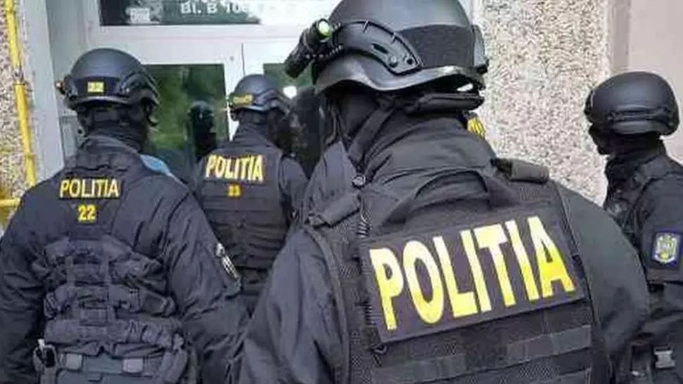 Percheziții ale polițiștilor din Prahova în județele Giurgiu și Brașov. Sunt vizați spărgători de locuințe