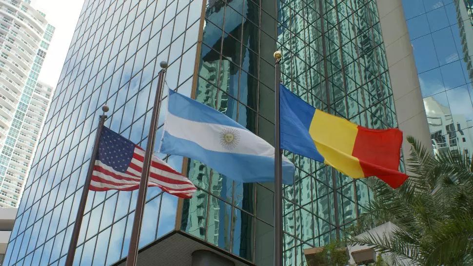 Tentativă de JAF pe o stradă din Capitală! Consulul de la Miami, atacat în România. Anchetă de proporții