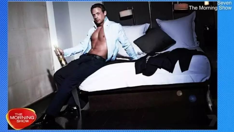 Acest bărbat cere mii de dolari pentru o noapte de amor, dar oferă ceva ieşit din comun. Femeile se bat pe el!