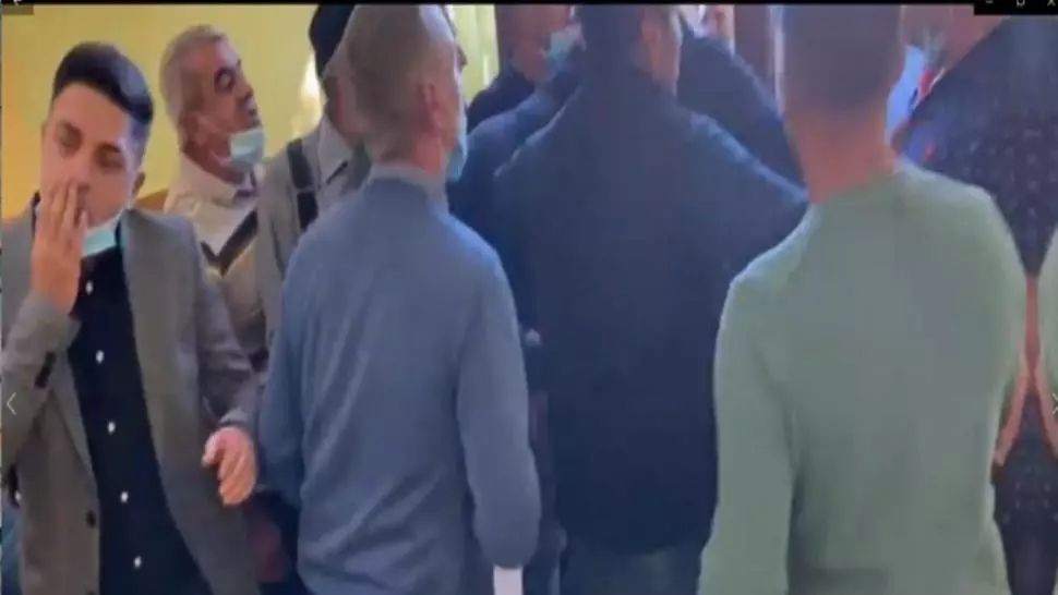 VIDEO. Primar din Dolj, acuzat că l-a bătut pe fiul contracandidatului său chiar în secția de votare