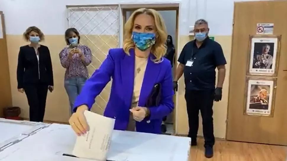 VIDEO Gabriela Firea a votat la ora 7, imediat după deschiderea urnelor