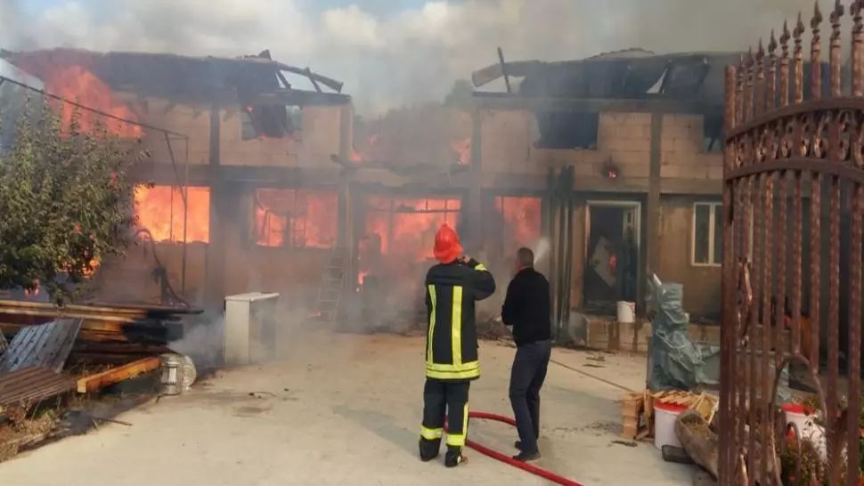 FOTO/ Incendiu violent la o gospodărie din județul Botoșani