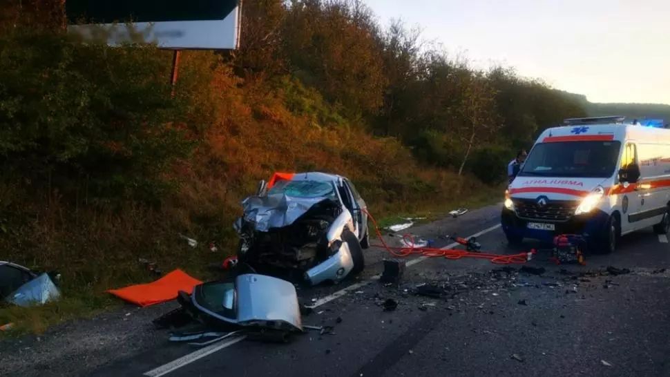 Accident grav, în judeţul Cluj: un mort, 4 răniți, după un impact frontal