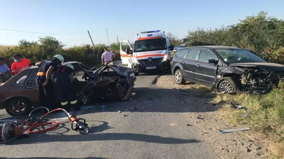  FOTO | Grav accident în apropiere de Câmpia Turzii! O femeie din Timişoara şi-a pierdut viaţa