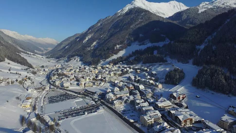 Austria INTERZICE petrecerile în staţiunile de schi în timpul sezonului sporturilor de iarnă din cauza COVID-19