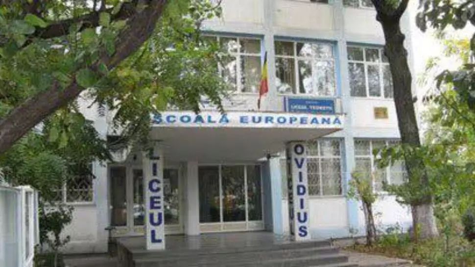 Liceul "Ovidius" din Constanța, "închis" după prima zi de școala. A trecut în scenariul roșu, cu predare online