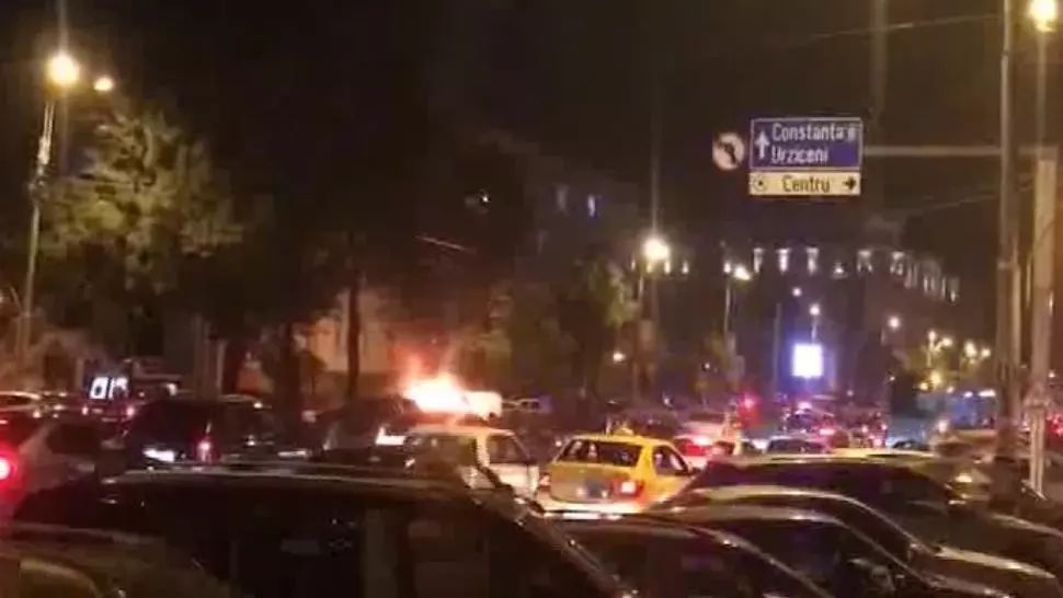 Mașină în flăcări, pe bd. Ștefan cel Mare, din Capitală. Polițiștii iau în calcul o ipoteză terifiantă