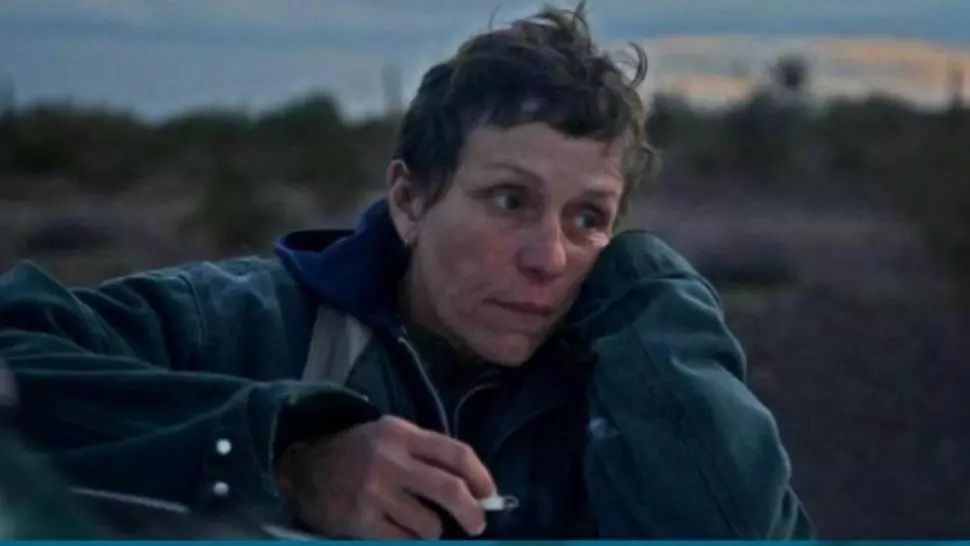 Leul de Aur de la Veneția, câștigat de "Nomadland", un film despre oameni schimbați de crize financiare