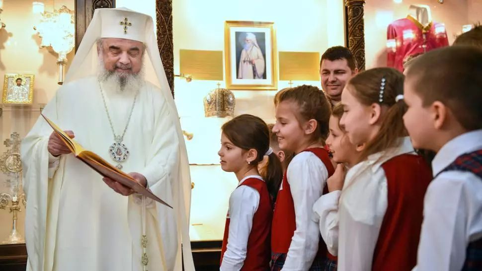 Patriarhul Daniel, mesaj la începerea școlii: Din cauza pandemiei, trebuie respectate cu multă atenţie regulile sanitare de protejare a sănătăţii elevilor şi a cadrelor didactice