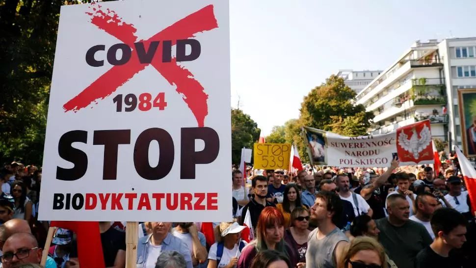 PROTESTE în Polonia și Germania: mii de opozanţi faţă de măsurile restrictive pentru limitarea răspândirii pandemiei de COVID-19
