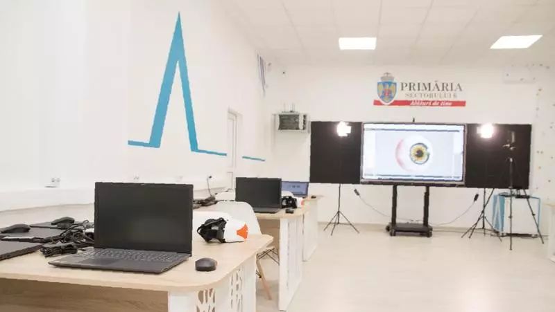 Două școli închise din cauza COVID-19, în județul Sibiu