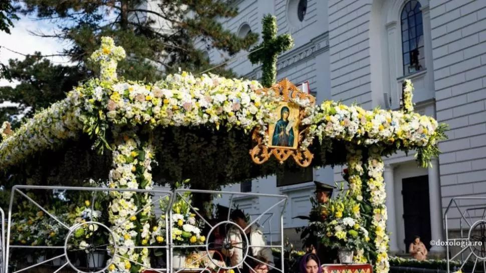 Mitropolia Moldovei a anunțat că racla cu moaștele Sfintei Parascheva va fi scoasă miercuri în curtea Catedralei din Iași