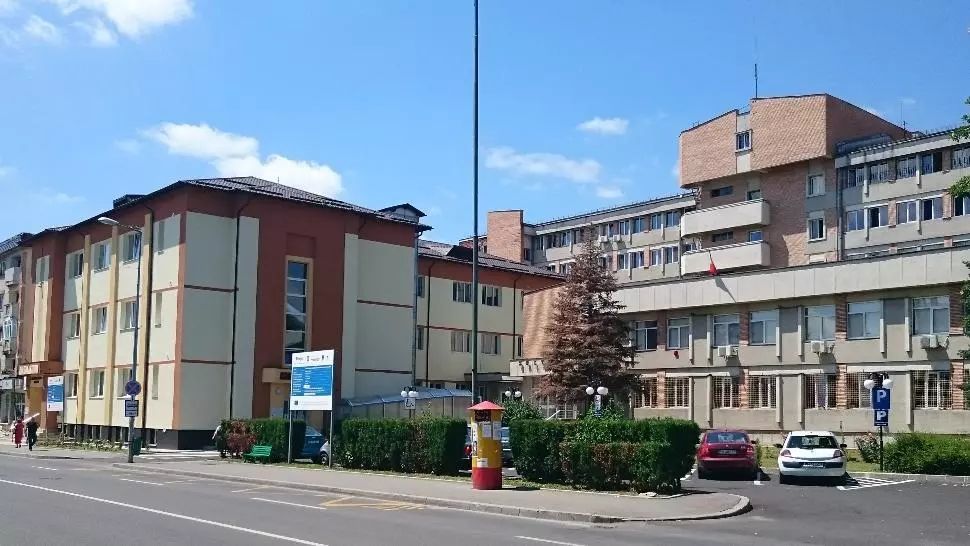 Tensiuni în sistemul sanitar din Prahova: Spitalul din Câmpina, fără medic la Primiri Urgențe pe turele de zi. Cadrele medicale se revoltă