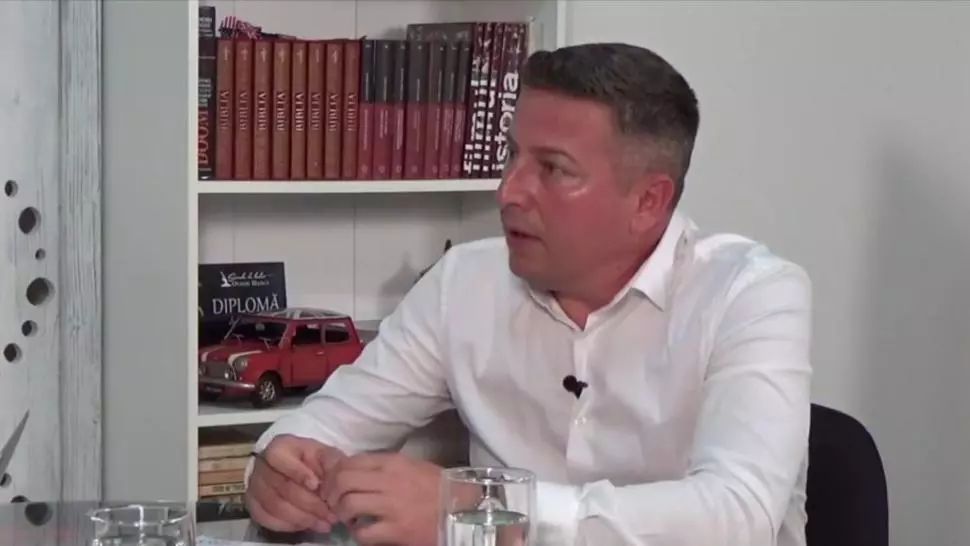 Primarul care și-a umilit fetița, condamnat la muncă în folosul comunității în alt dosar