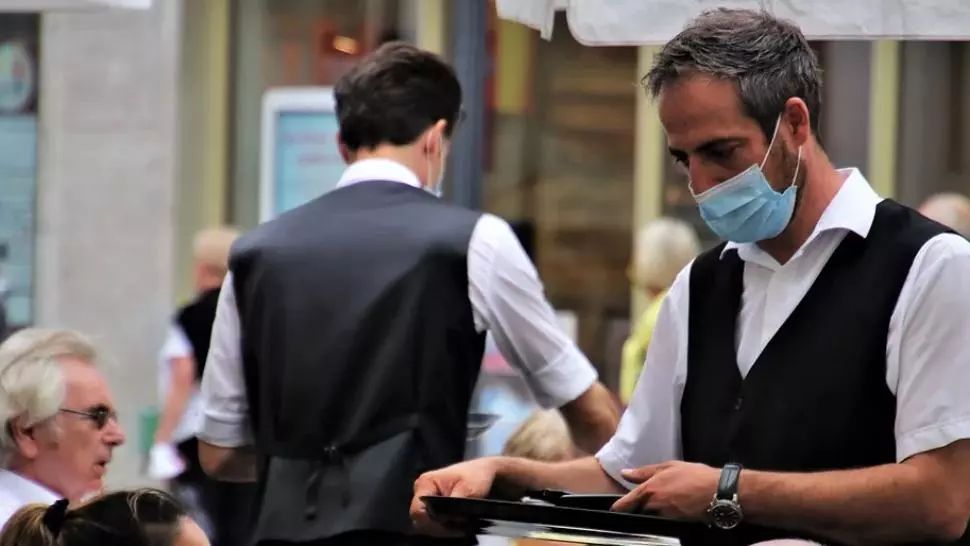 Hotelierii fentează pandemia. Cum reușesc să țină restaurantele deschise