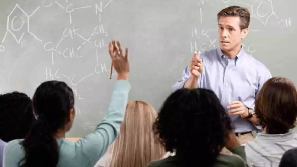 Mai mulți profesori în sistemul preuniversitar în acest an școlar! Anunțul Ministerului Educației