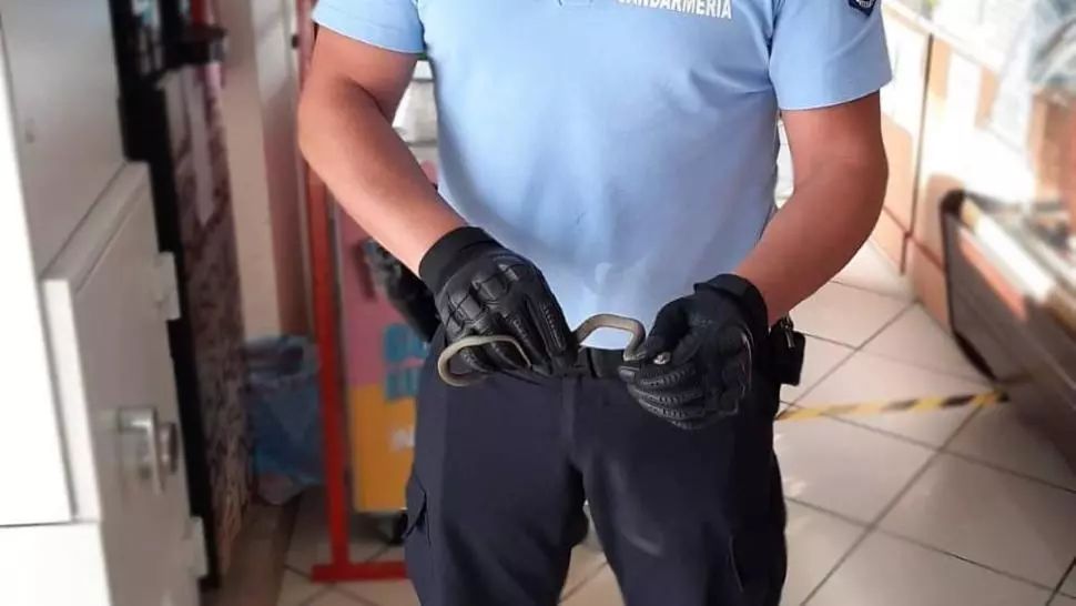 Șarpe, descoperit printre rafturile unui magazin alimentar din Constanța