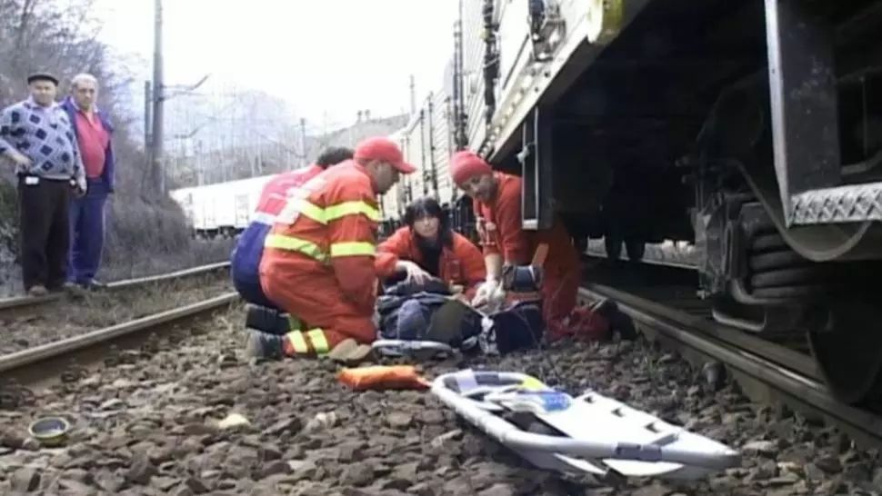 Accident feroviar în municipiul Brașov: O femeie a fost lovitã de tren