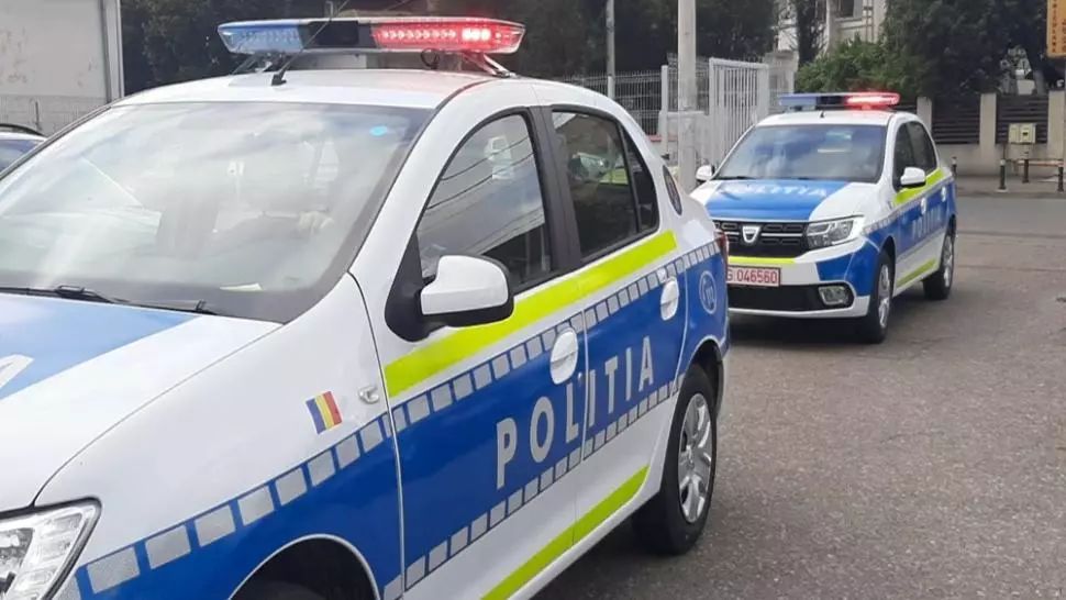 Caz revoltător la Constanța: Adolescenți, ridicați din curtea unei școli, duși la secție și amendați