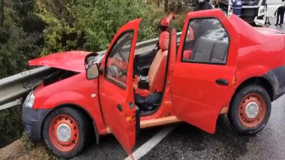 FOTO/ Grav accident între Cluj-Napoca şi Oradea! O persoană a murit, alta este grav rănită