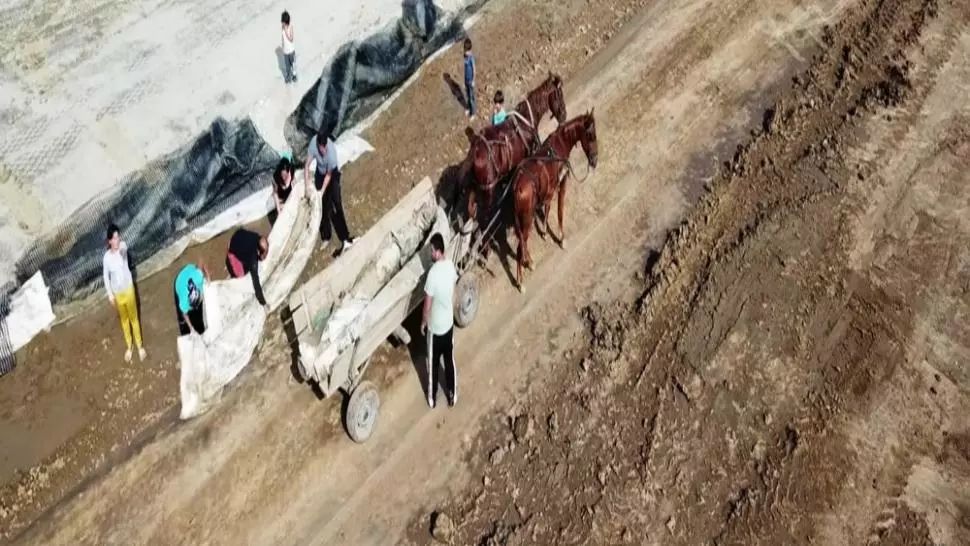 VIDEO Prinși la furat din dronă, pe șantierul drumului expres Craiova - Pitești