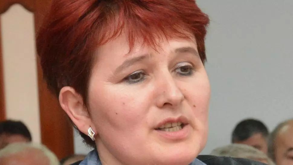 Petrecere după alegeri în plină pandemie: Primăriță realeasă, dans pe masa de biliard VIDEO