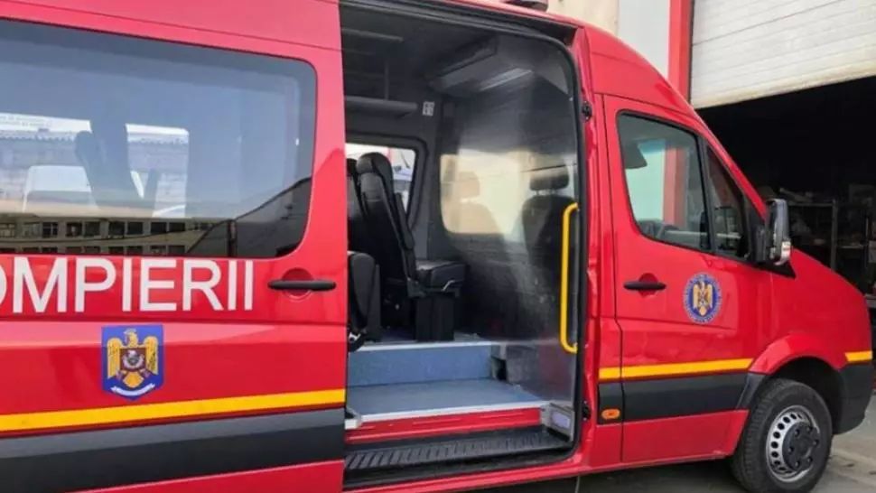 Măsuri de CRIZĂ ca urmare a exploziei de infectări: Bolnavii COVID, transportați cu microbuzele ISU