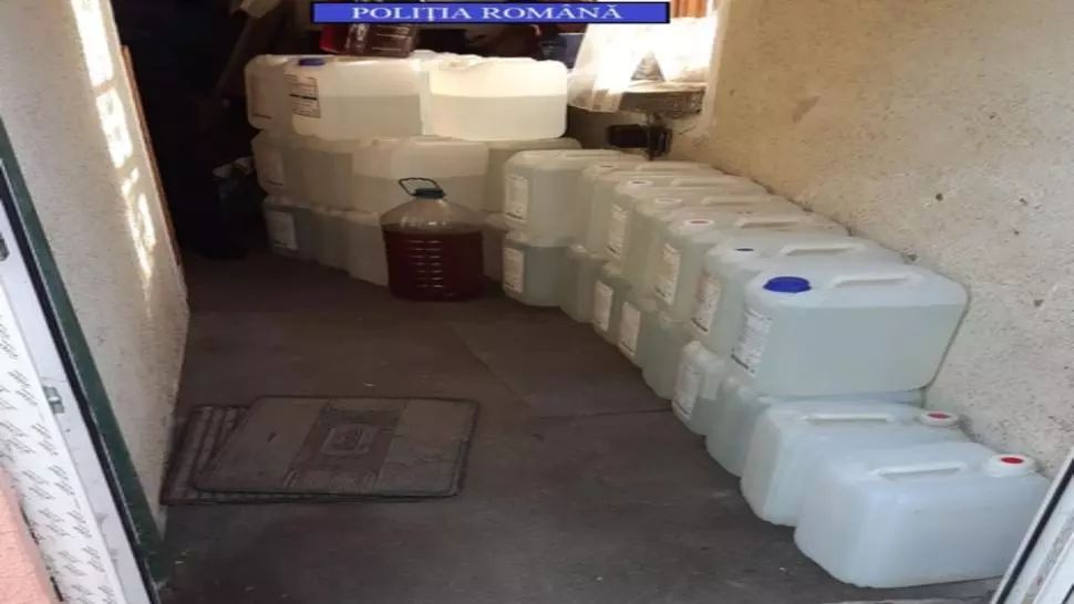 Bărbat de 80 de ani din Corabia, cercetat penal pentru producere ilegală de țuică