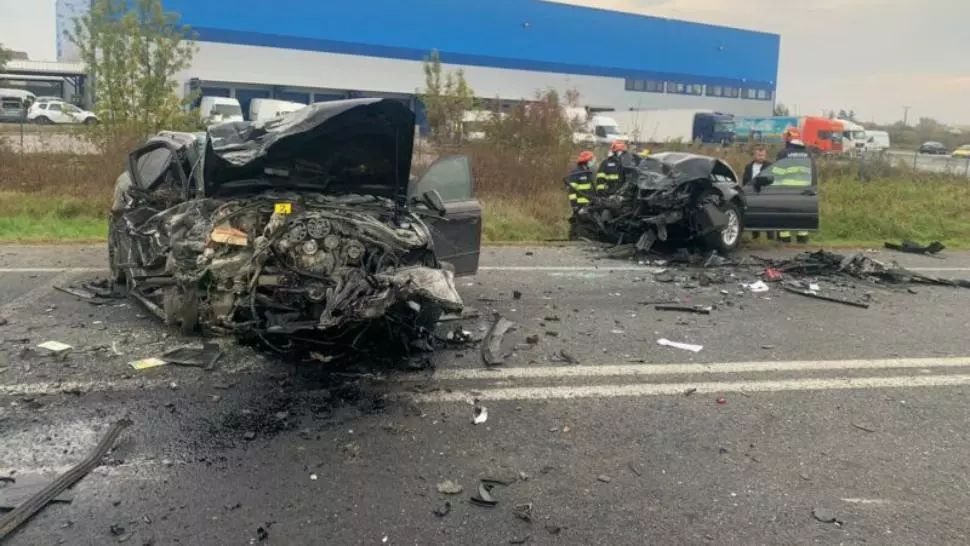 Accident grav, lângă Timișoara: 3 tineri au ajuns la spital, în stare gravă, după un impact frontal