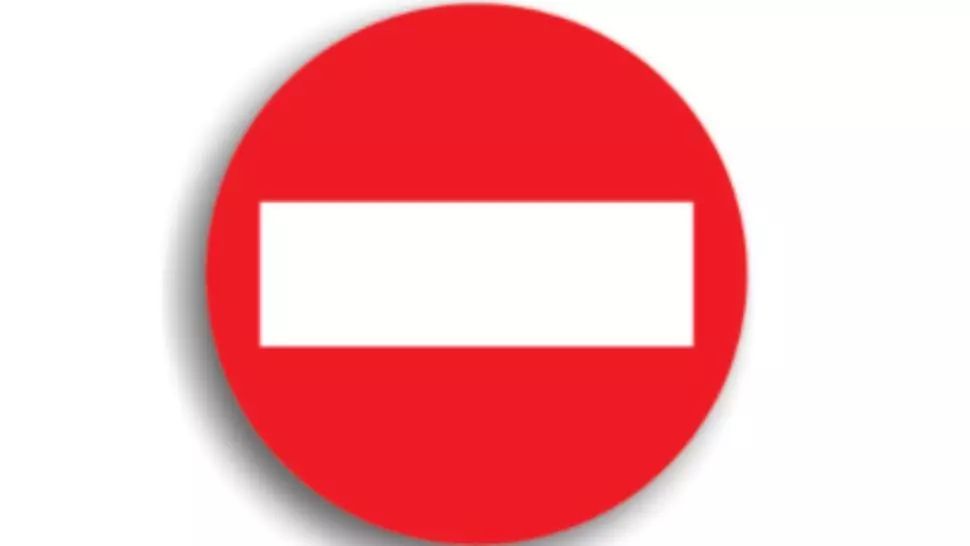 ”Accesul interzis” la semnele de circulație. Un bărbat este cercetat penal după ce a montat un indicator fals și… a filmat scena