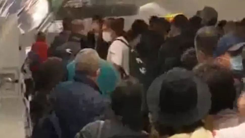 Aglomerație pe Aeroportul Otopeni. HAOS din cauza birocrației