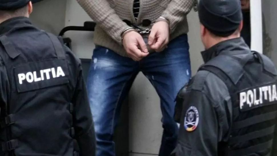 Doi bărbați din București, arestați după ce au tăiat frânele de la o mașină