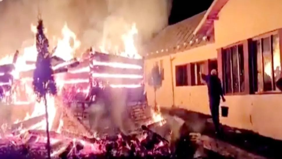 Biserică distrusă de flăcări, în Argeș