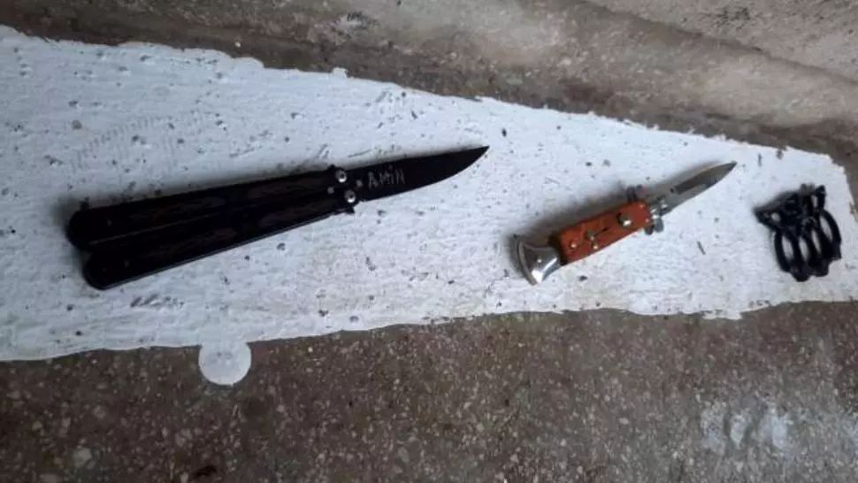 O tânără ÎNARMATĂ, prinsă de jandarmi în curtea unui liceu din Pitești - FOTO