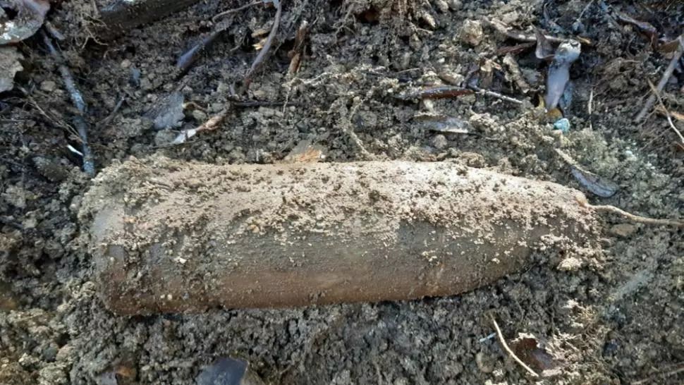 Liceu din județul Alba, evacuat de urgență după ce muncitorii care lucrau la un corp de clădire au găsit un proiectil. Cursurile au fost ANULATE