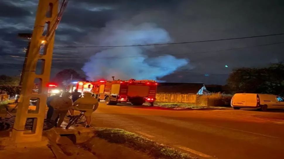 Un centru de panificație a fost cuprins de flăcări noaptea trecută