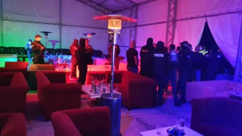 Pandemia, sfidată cu desăvârșire: Petrecerile de fițe s-au mutat din cluburi în vile private de lux