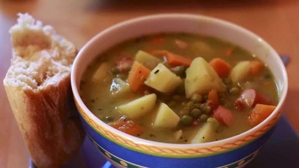 Bătaie de joc la adresa turiștilor - Cât a ajuns să coste o ciorbă de văcuță la Mamaia Nord, de 1 Mai