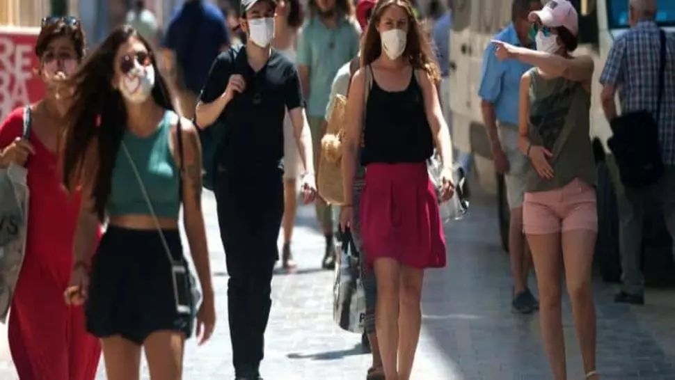 Prima zi în care masca a devenit obligatorie în toate spațiile publice din București | Ce alte măsuri trebuie să respectăm începând de marți VIDEO